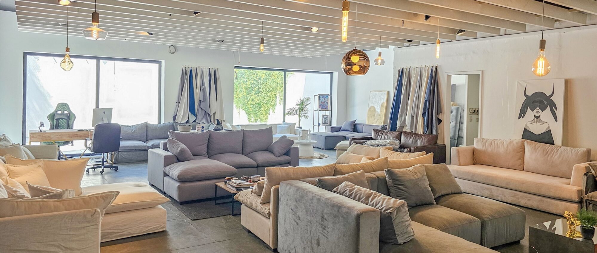 Alonso de Córdova – Oficina en arriendo con patio privado