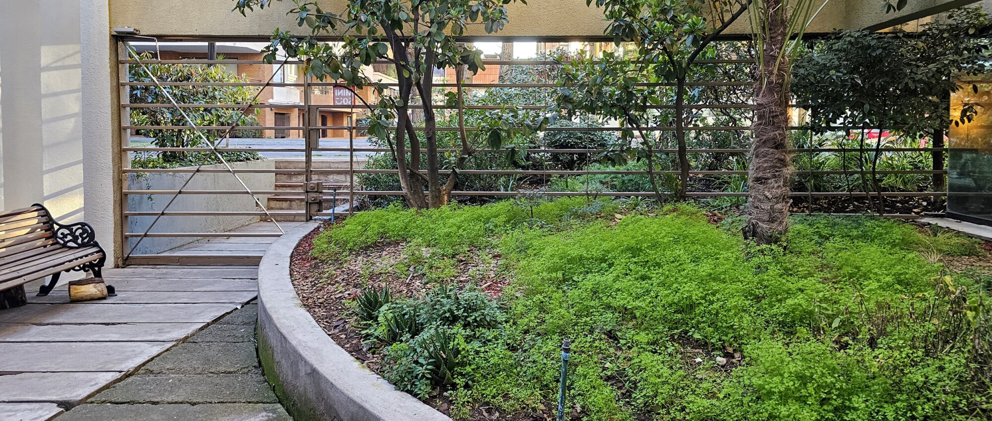 Importante oficina a pasos Metro El Golf Importante oficina a pasos Metro El Golf